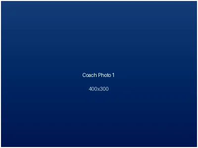 开云体育前教练在战术板前讲解