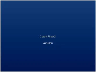 开云体育前教练展示冠军奖杯照片